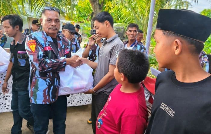 puluhan_anak_yatim_dan_kaum_dhuafa_di_lima_puluh_terima_paket_sembako_dari_ipk_
