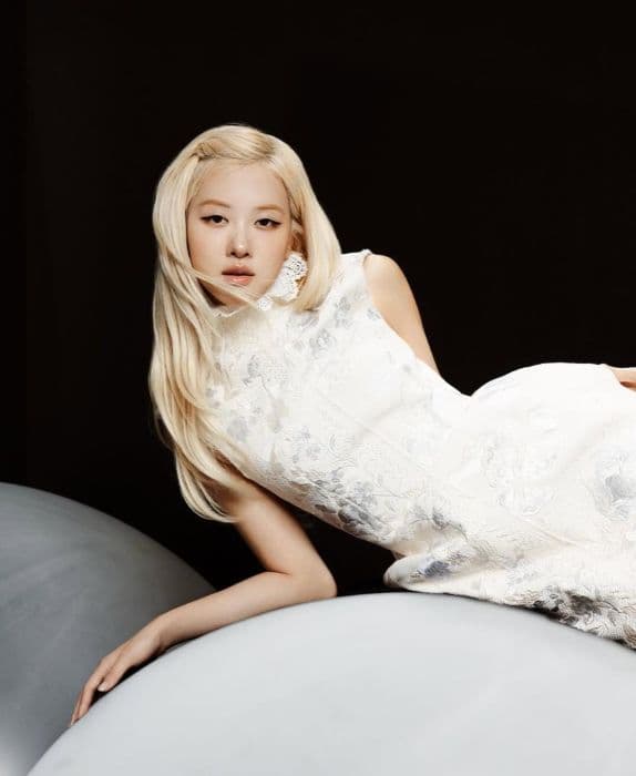 rose_blackpink_dinobatkan_sebagai_wanita_tercantik_2025_versi_tc_candler