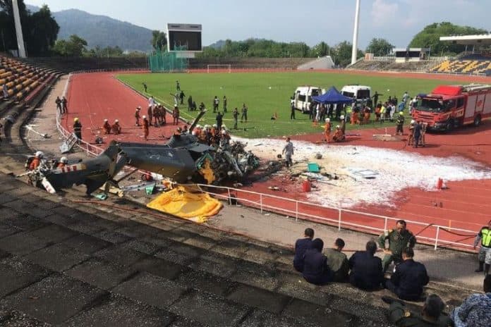10_orang_tewas_akibat_tabrakan_helikopter_di_malaysia