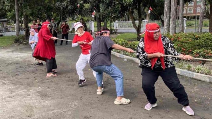 10_perlombaan_meriahkan_peringatan_hut_ri_ke_78_di_kpu_deli_serdang
