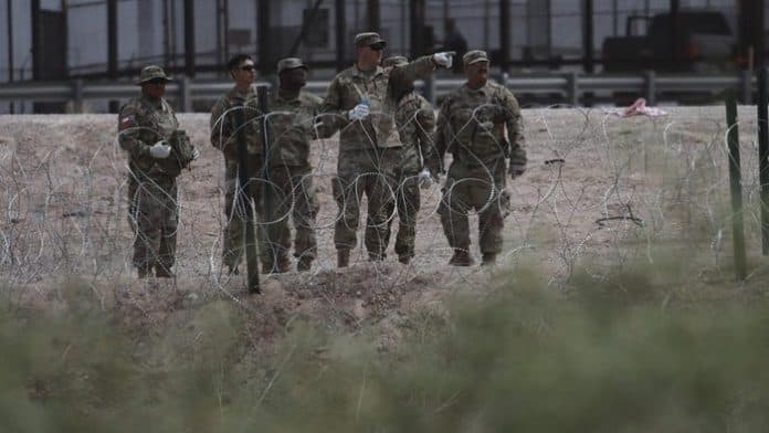 1100_tentara_ditarik_as_dari_perbatasan_meksiko