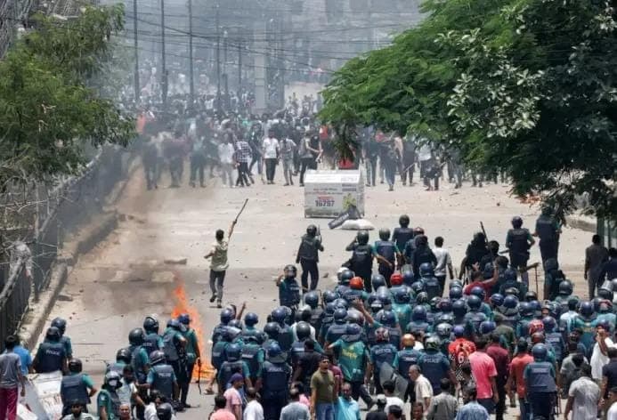 12_orang_tewas_dalam_bentrok_polisi_dan_mahasiswa_di_bangladesh