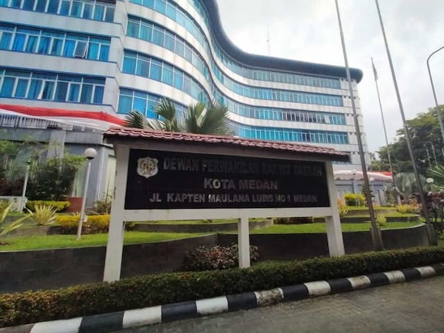 12_staf_positif_covid_19_dprd_medan_masih_beraktivitas