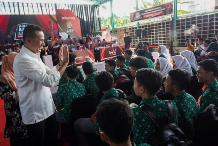 12_tim_lolos_ke_final_kompetisi_e_sport_perebutkan_piala_ijeck