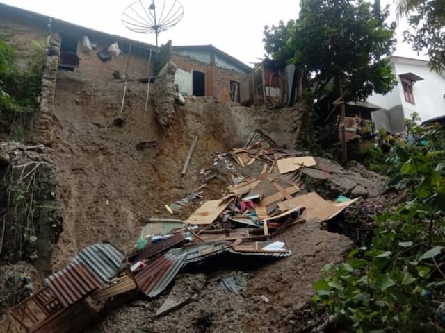 13_titik_longsor_terjadi_di_kota_siantar_ada_rumah_roboh_dan_retak