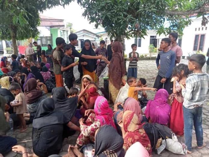 146_pengungsi_rohingya_terdampar_di_pantai_labu