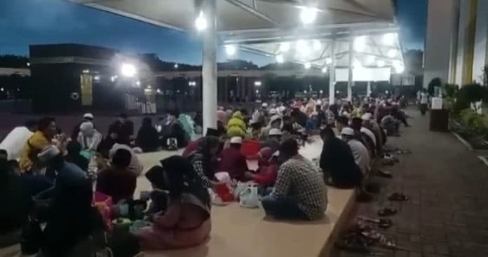 150_porsi_buka_puasa_dan_makan_malam_disediakan_mesjid_agung_kisaran_selama_bulan_puasa