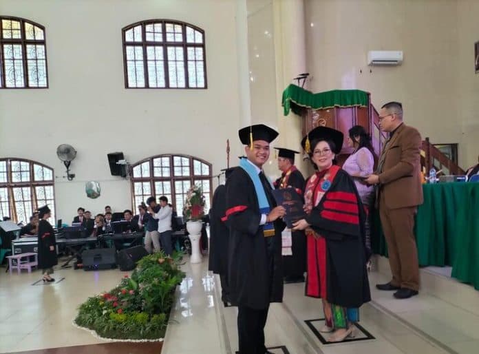 163_mahasiswa_stt_hkbp_siantar_diwisuda_bergerak_atas_dukungan_tuhan