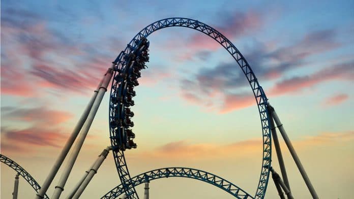 1_tewas_9_orang_terluka_karena_jatuh_dari_roller_coaster
