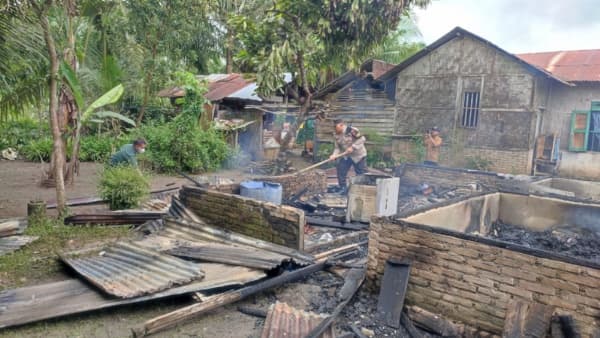 1_unit_rumah_permanen_di_sergai_musnah_dilalap_api_ini_dugaan_penyebabnya