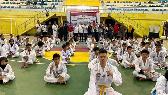 213_taekwondoin_ikuti_ukt_guep_di_gor_asber_nasution_tebing_tinggi