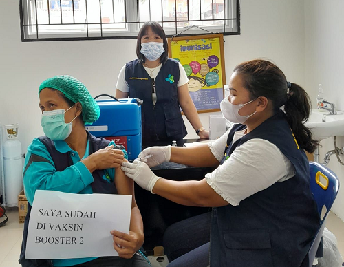 2293_sasaran_nakes_simalungun_mulai_divaksinasi_booster_kedua