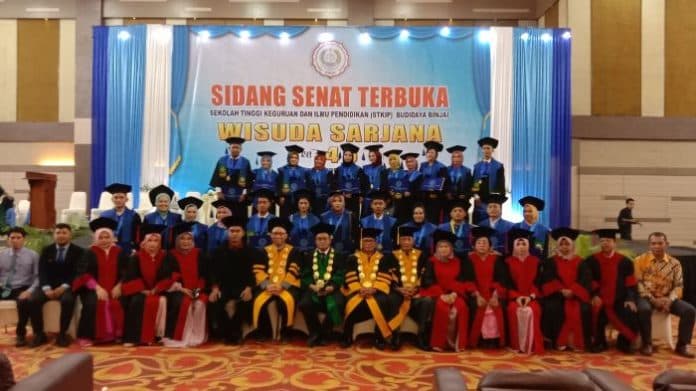 232_wisudawan_stkip_budidaya_binjai_dilantik