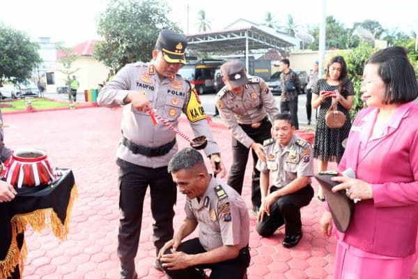 27_personel_polres_batu_bara_naik_pangkat_setingkat_lebih_tinggi