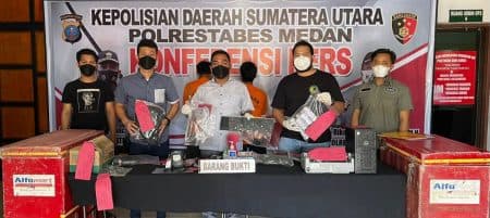 2_pembobol_alfamart_di_percut_sei_tuan_diringkus_4_buron