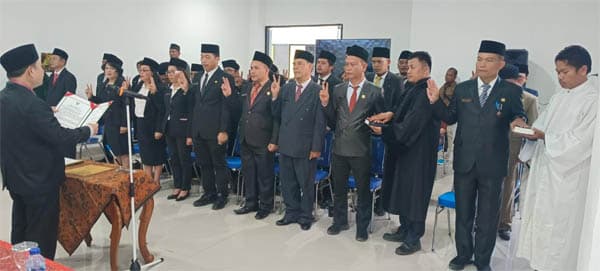 2_pimpinan_tinggi_pratama_dan_puluhan_pejabat_administrator_dairi_dilantik