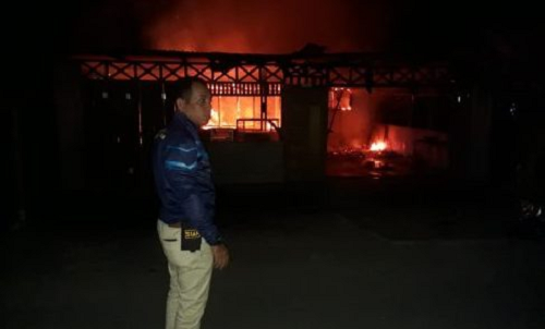 2_unit_unit_rumah_terbakar_di_desa_marjanji_sergai_pemilik_terluka