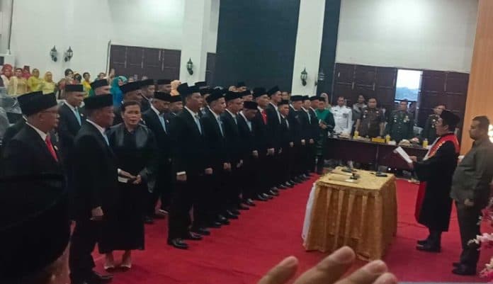 35_anggota_dprd_labura_periode_2024_2029_dilantik_1_orang_wanita
