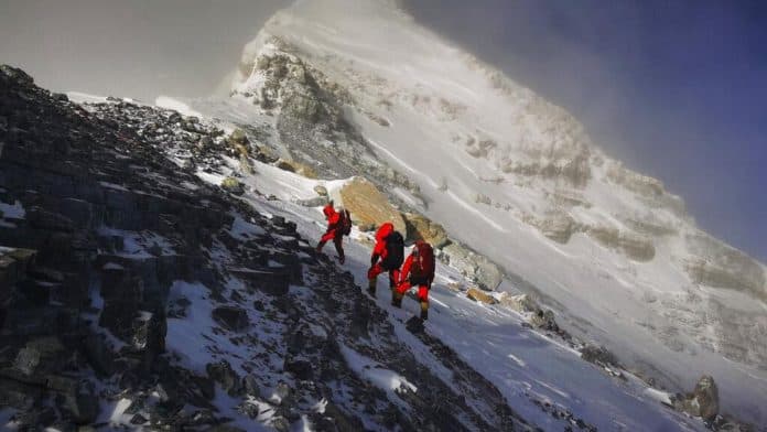 3_hilang_dan_2_pendaki_tewas_di_gunung_everest