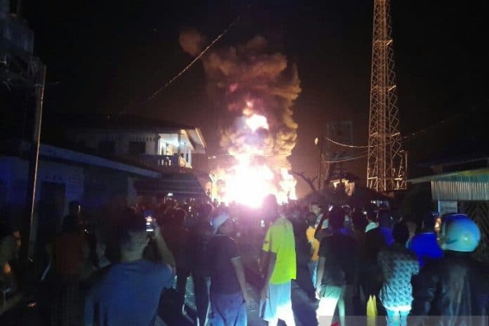 3_kapal_terbakar_di_nias_selatan_1_abk_tewas