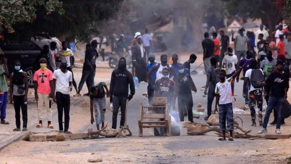 3_orang_tewas_akibat_bentrok_di_senegal_karena_pilpres_ditunda