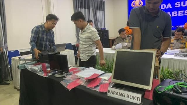 3_pelaku_pemalsuan_dokumen_dan_1_konsumen_di_sunggal_dibekuk