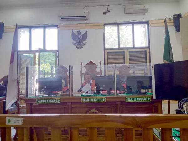 3_terdakwa_kurir_ganja_di_pn_medan_selamat_dari_hukuman_mati
