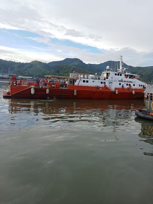 3_unit_ambulans_siaga_tangani_korban_kapal_wisata_terbalik_di_tapteng