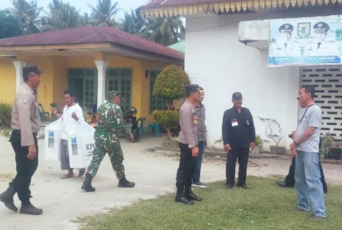 415_kotak_suara_dari_kantor_ppk_bandar_khalipah_dikawal_polisi