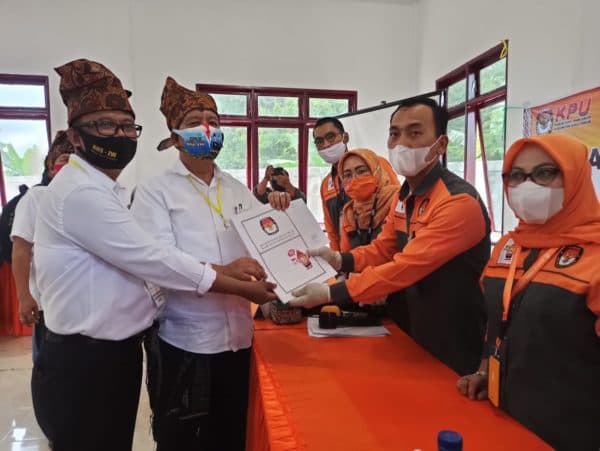 4_bapaslon_perbaiki_berkas_administrasi_pendaftaran_ke_kpud