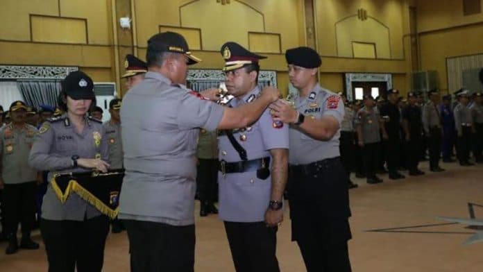 4_bulan_menjabat_kapolrestabes_medan_kombes_pol_jhonny_edizon_isir_diganti