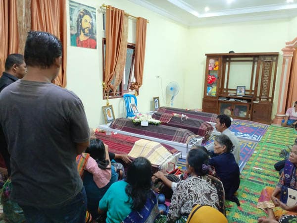 4_jenazah_korban_kecelakaan_maut_di_tol_lubuk_pakam_disambut_isak_tangis