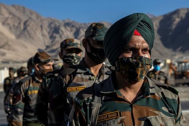4_tentara_tewas_dalam_aksi_penembakan_di_sebuah_pos_militer_india