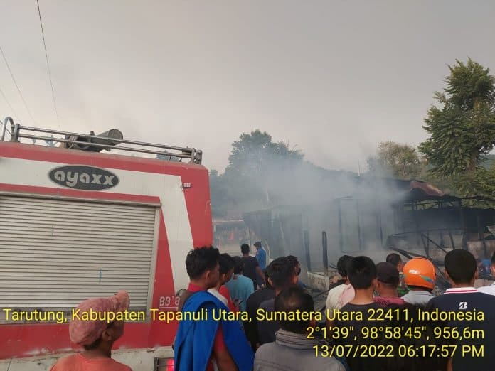 4_unit_rumah_semi_permanen_ludes_terbakar_di_tarutung