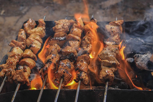 5_bahan_alami_bikin_olahan_daging_kambing_tidak_amis_dan_alot