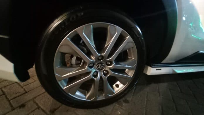 5_metode_untuk_mengecek_ban_mobil_tanpa_perlu_ke_bengkel