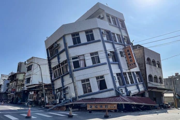 600_orang_tertimbun_reruntuhan_gedung_akibat_gempa_taiwan