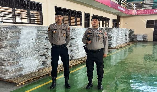 6632_bilik_suara_dan_3362_kotak_suara_pilkada_tiba_di_kpu_langkat
