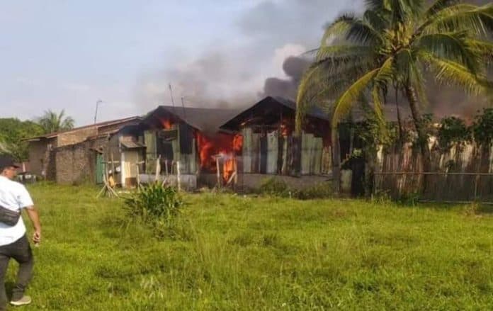 6_rumah_kontrakan_hangus_terbakar_di_patumbak