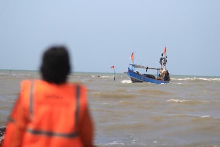 6_wn_papua_nugini_terombang_ambing_di_tengah_laut_selama_7_hari