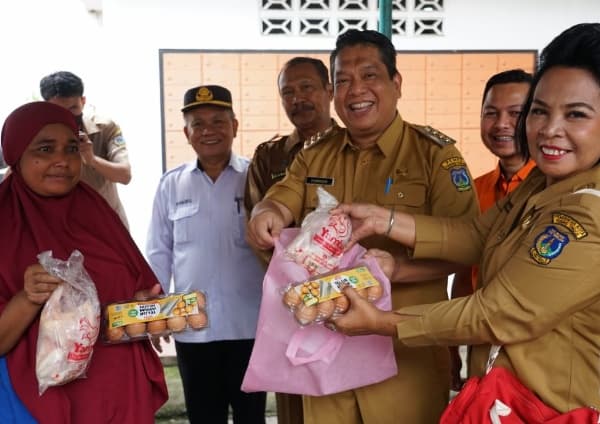 891_krs_di_tebing_tinggi_terima_bantuan_daging_ayam_dan_telur