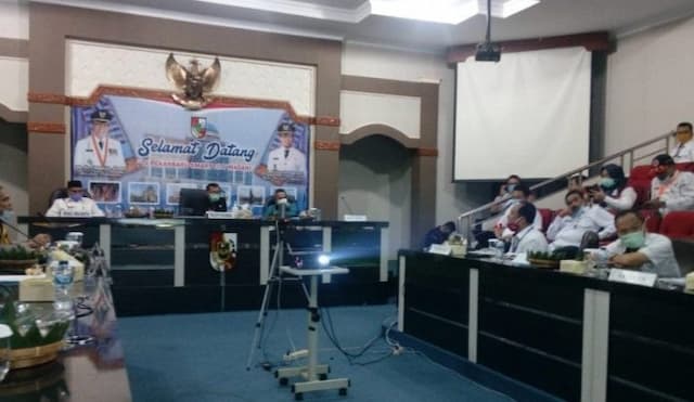 abaikan_protokol_kesehatan_40_pelaku_usaha_di_pekanbaru_ditegur
