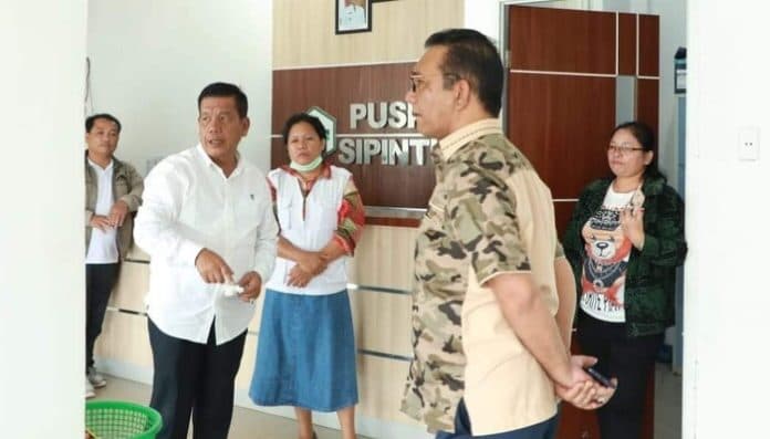 absen_saat_bupati_simalungun_sidak_kapus_sipintu_angin_dibina_dan_buat_surat_pernyataan