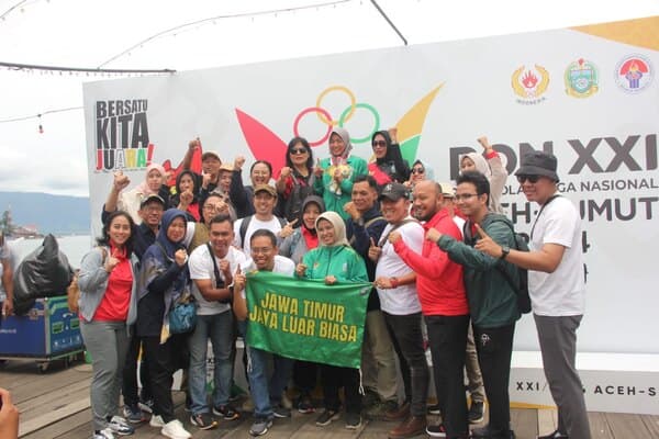 adinda_larasati_sabet_emas_di_renang_perairan_terbuka_pon_xxi_aceh_sumut