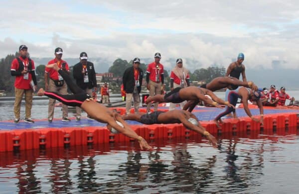 aflah_fadlan_prawira_raih_emas_10000_meter_renang_perairan_terbuka_di_pon_xxi_aceh_sumut