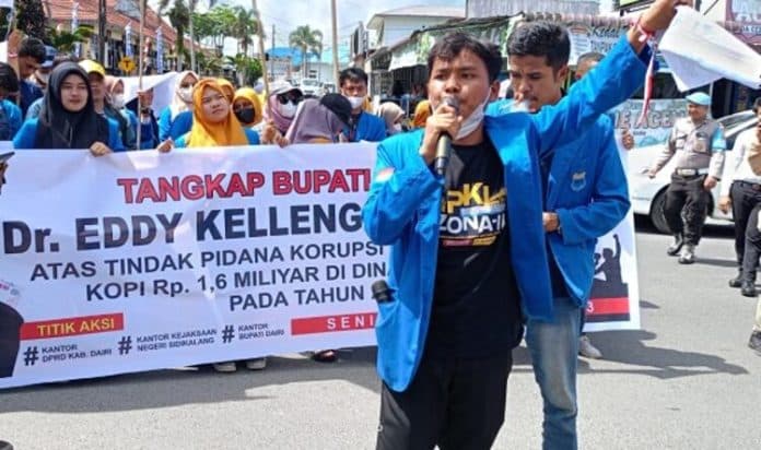 agmd_demo_kejari_soal_kasus_pengadaan_bibit_kopi_dan_tuntut_tangkap_bupati_dairi