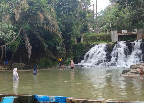 air_terjun_pantai_padas_di_desa_padang_pulau_asahan_cantik_dan_eksotik