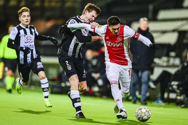 ajax_ditahan_heracles_tanpa_gol_haller_gagal_manfaatkan_peluang