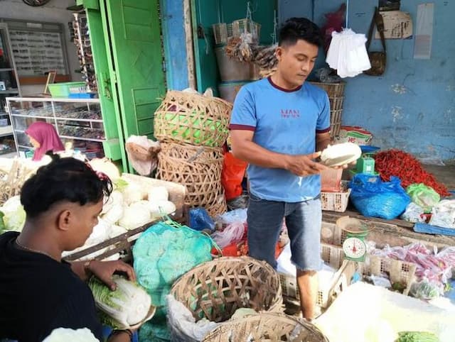 akhir_pekan_harga_bahan_pokok_di_pasar_dwikora_berfluktuasi