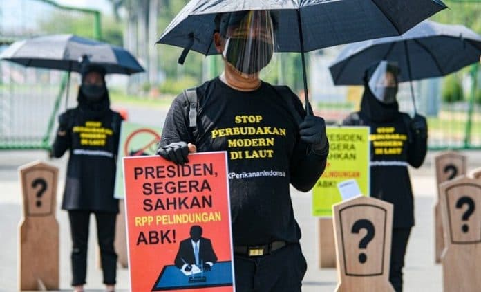 akhirnya_2_abk_indonesia_yang_tewas_dilarung_ke_laut_dipenuhi_haknya